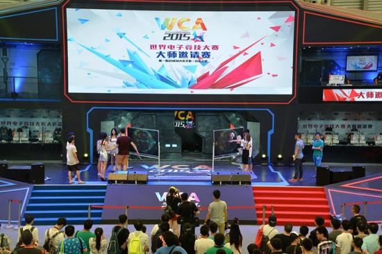 六月片库 营造沉浸式观影氛围