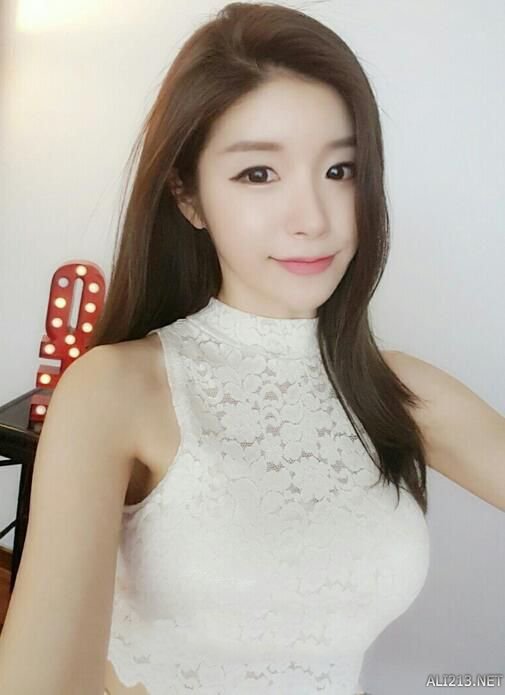 特工为什么不摆动右臂啄木鸟 动右习惯或伪装需要