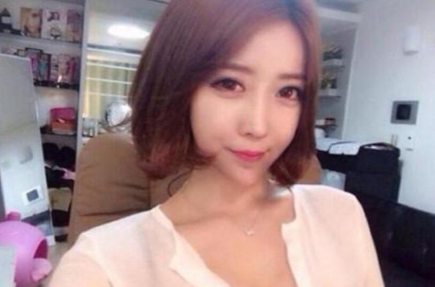 不知火舞蹈和三个小孩子森林公园图片 整个画面充满了生机与活力